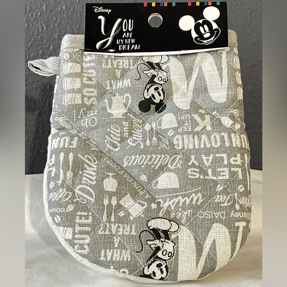 Tokyo Disney Oven Mitt - Picture 4 of 5